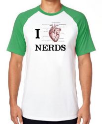 Camiseta Raglan I love nerds heart coração